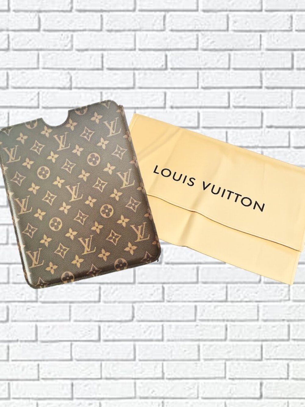 Louis Vuitton Monogram Canvas iPad Hard Case with Dust Bag - Picture 2 of 16